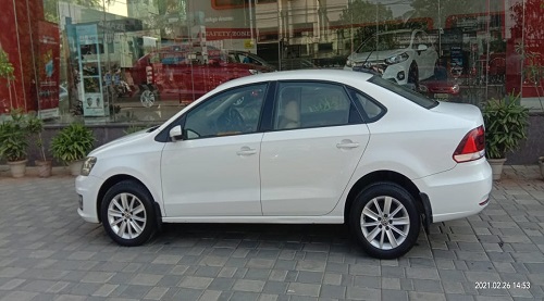 Volkswagen Vento 1.5 TDI Highline AT BSIV Volkswagen Vento 1.5 TDI Highline AT BSIV