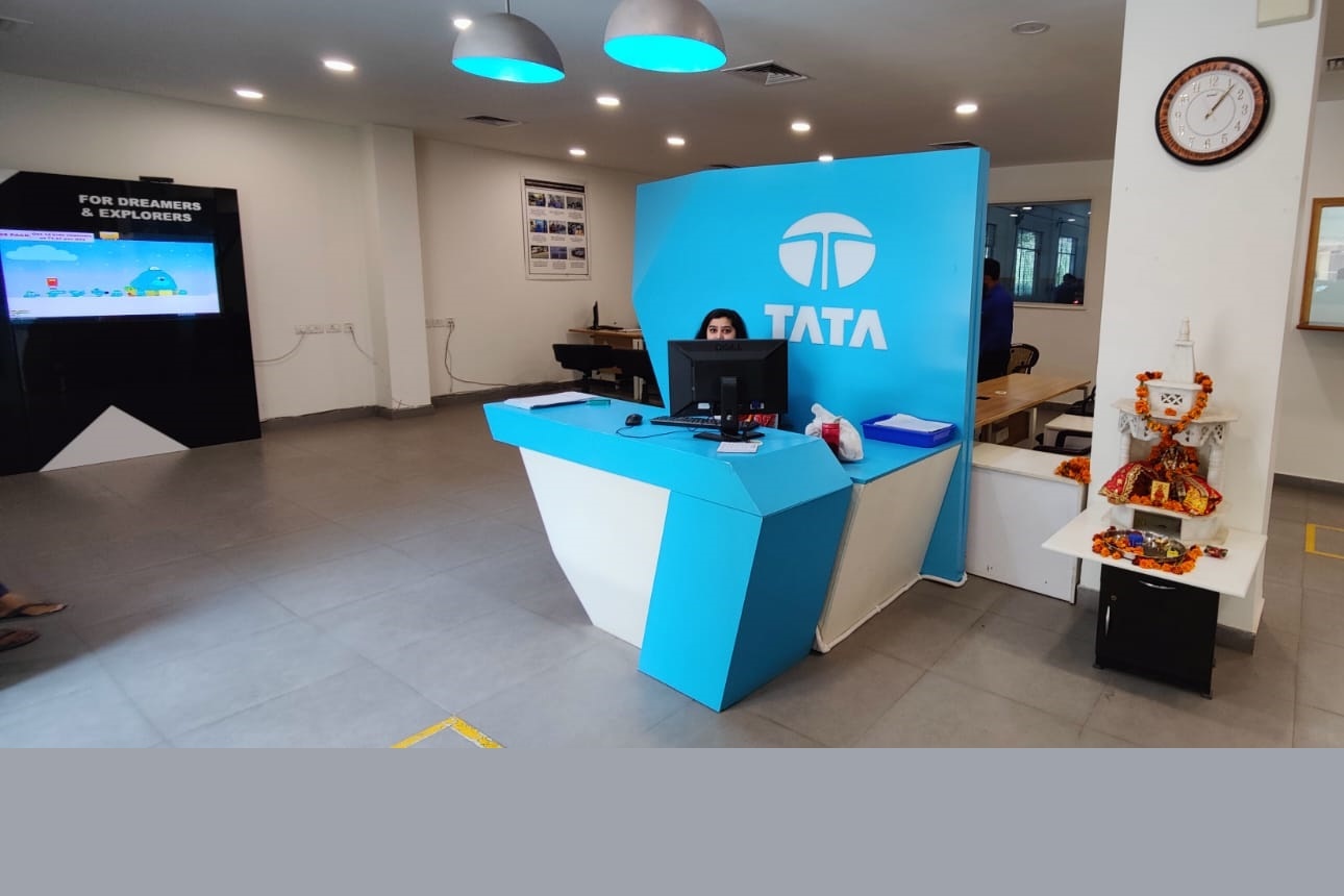 Tata Motors Car Service Center Front Side Image- Arya Tata Sector-18