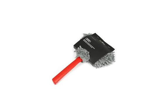 For gloss surfaces in the interior of the vehicle.
The microfibre interior brush is a great help when cleaning the interior of the vehicle. The soft microfibre pad removes dust and fingerprints gently from sensitive surfaces such as for example glass and plastics. The coral structure of the microfibre material efficiently removes and holds dust and dirt. The microfibre pad is machine washable up to 30°C.
